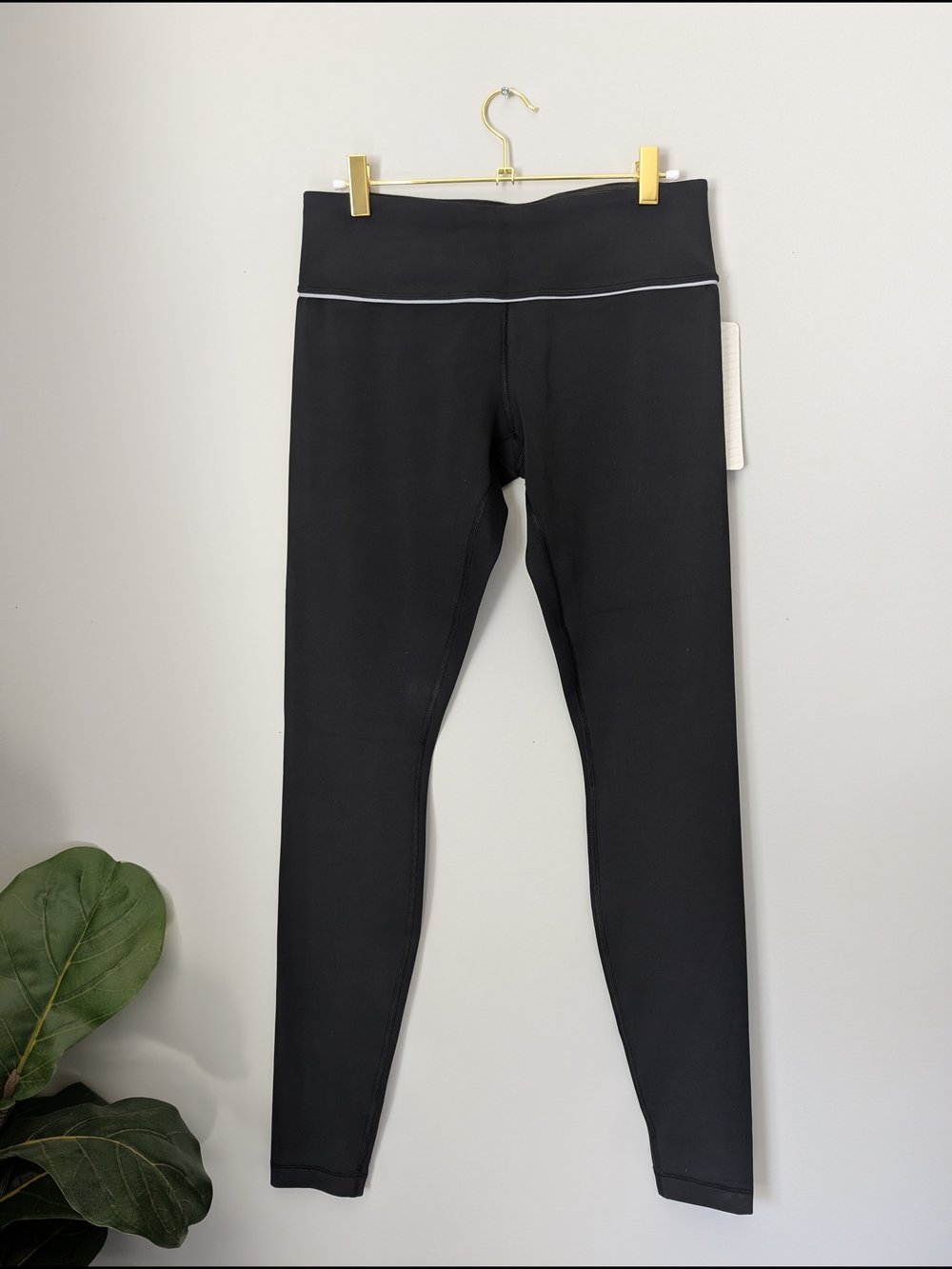 NWT Lululemon Wunder Under Black Leggings with Silver Contrast Trim